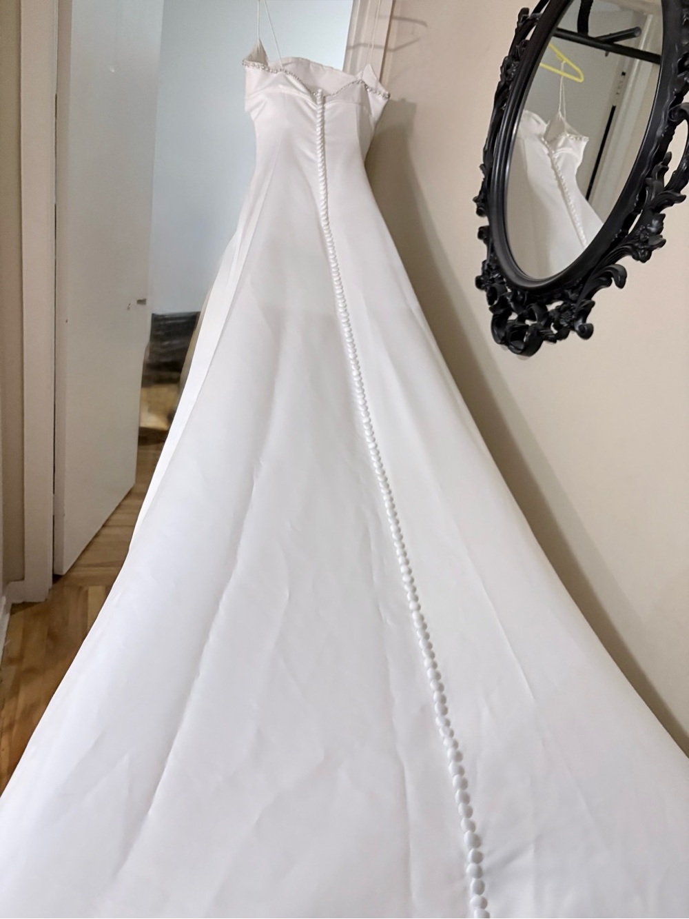Elegant White Wedding Gown with Button-Back Train Size 8 Alfred Angelo